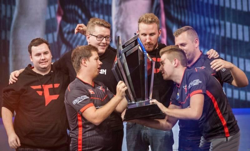 【lpl战报】JDG 2-0 TT：Yagao招牌佐伊轻取TT JDG成功晋级季后赛