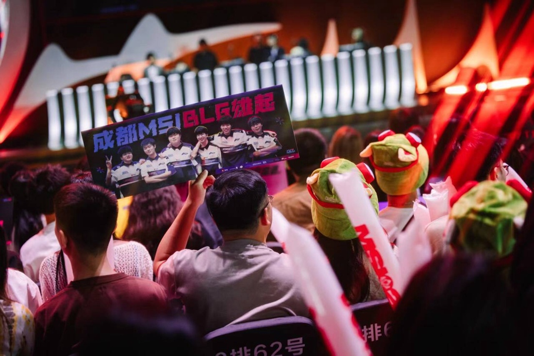 LOL Esports官方推特： Elk 是世界上最好的ADC之一！