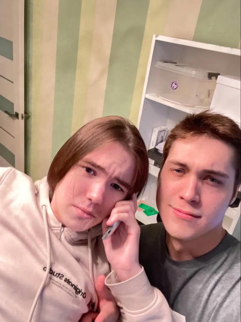 庆祝【2022LPL年度最佳阵容】的产生，精选英雄和皮肤将在2022年12月16日期间限时半价销售