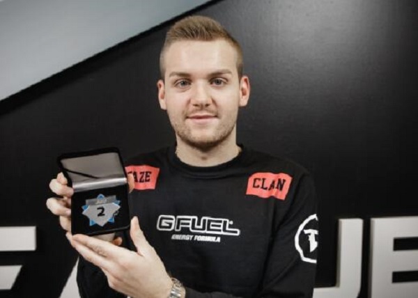 LPL主持小悠珊珊回应年龄问题：都是节目效果啊，大家别认真