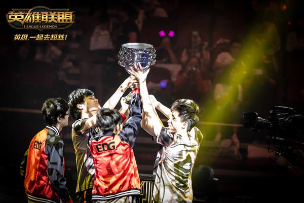 兵不血刃轻松取胜，EDG 2-0 UP取得7连胜